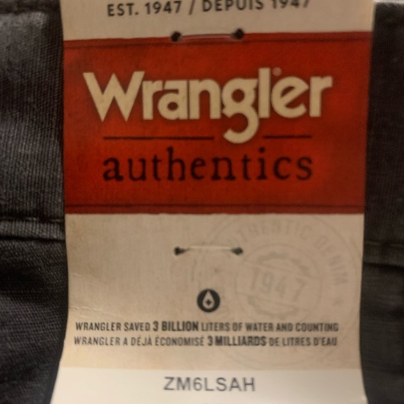 (1589) Wrangler Authentics Men's Classic Relaxed Fit Cargo Short - Picture 3 of 4